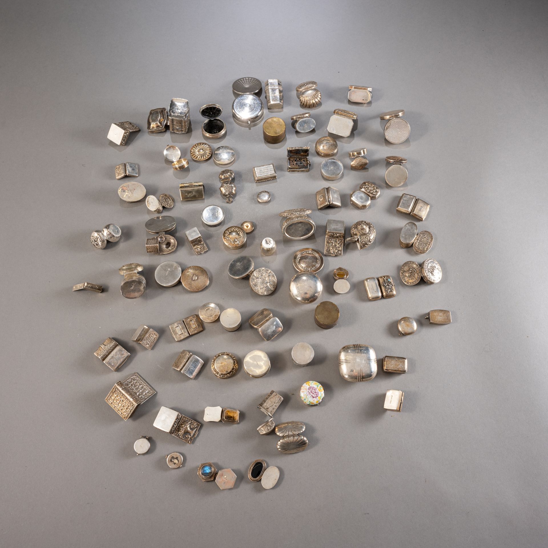 Konvolut Pillendöschen, Tabatieren, Riechdöschen - Bild 3 aus 3