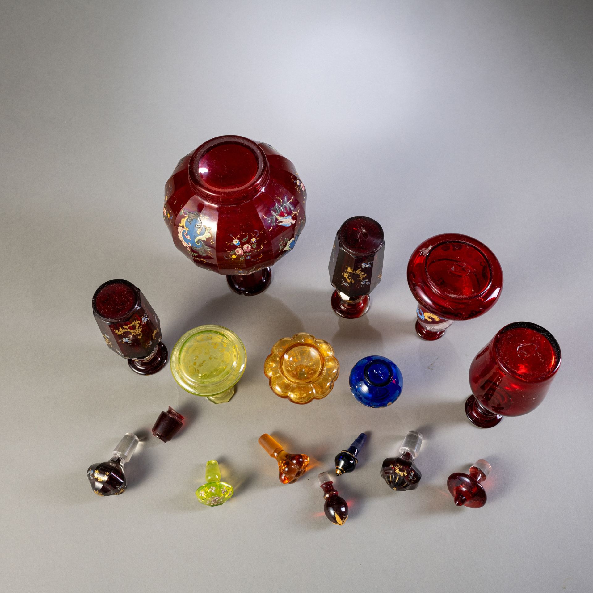 Acht Flakons mit Emaille-Bemalung - Bild 4 aus 4