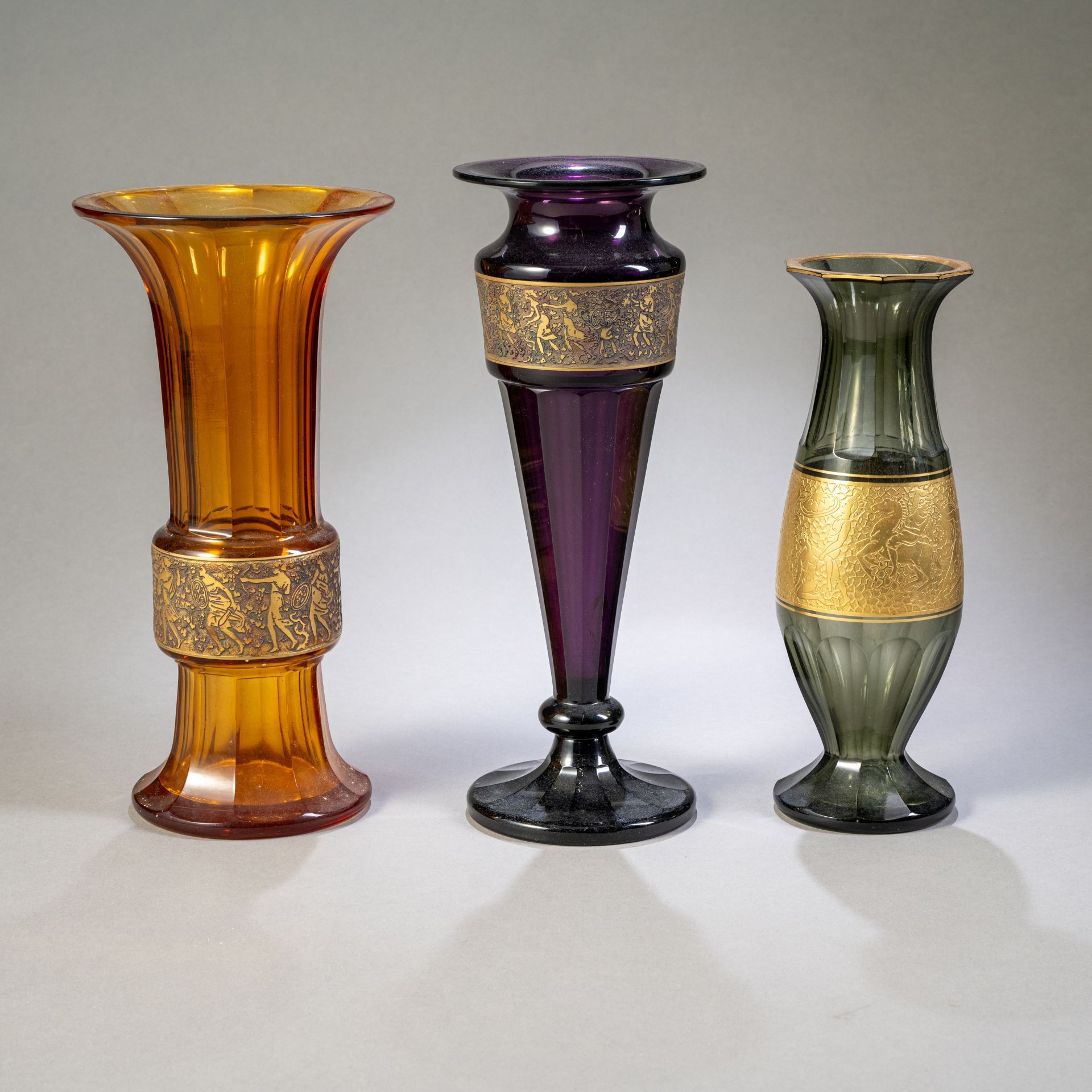 Drei Vasen mit Gold-Relief - Bild 2 aus 4