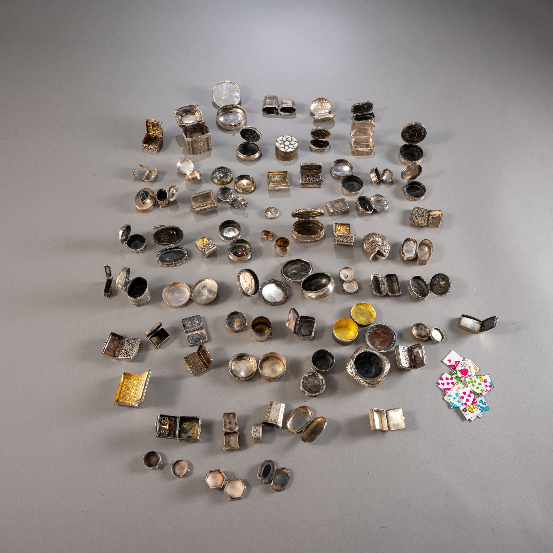 Konvolut Pillendöschen, Tabatieren, Riechdöschen - Bild 2 aus 3