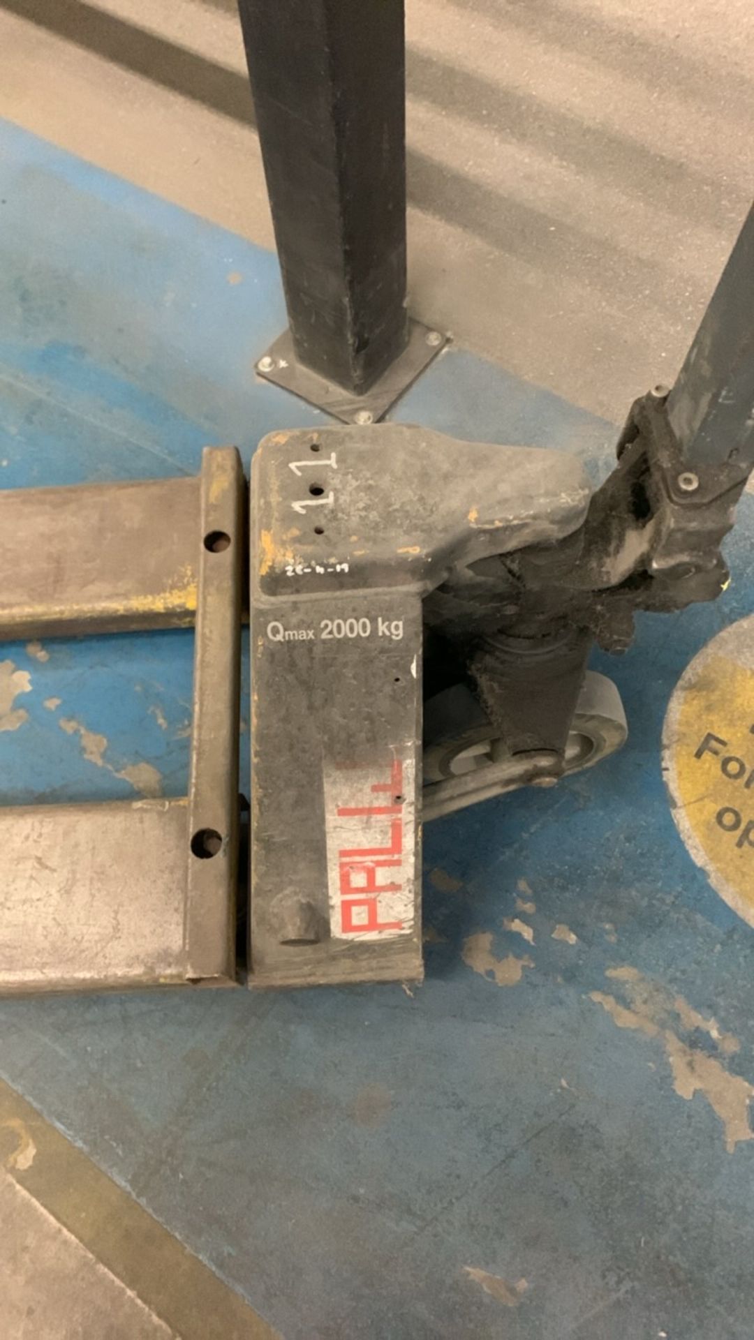 Pallet Truck SWL 2000KG - Image 3 of 3