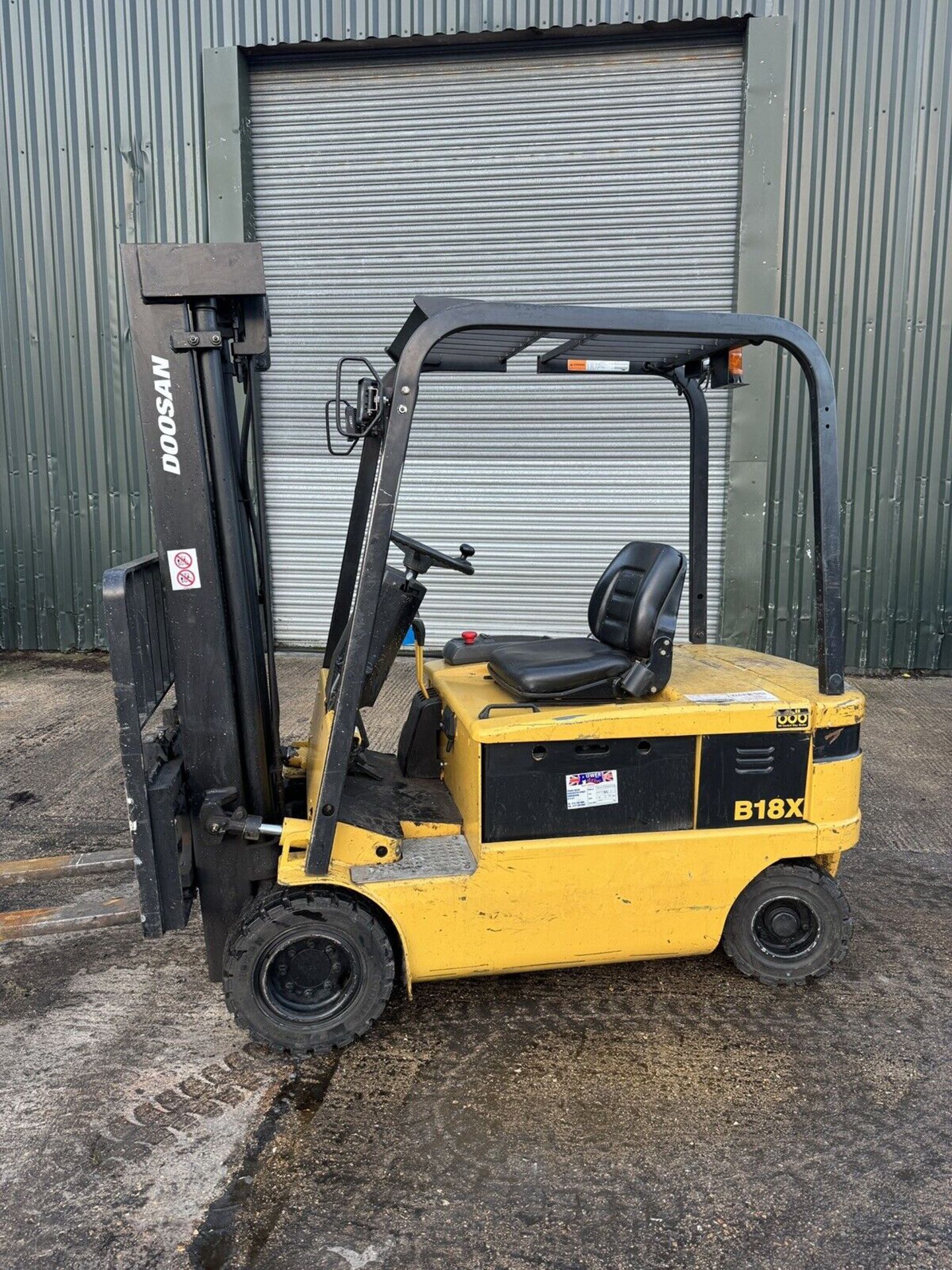 Doosan B18X 1.8 Tonne Electric Forklift Truck, Container Spec, Complete With Charger, LOW 2659 Hours - Image 13 of 14