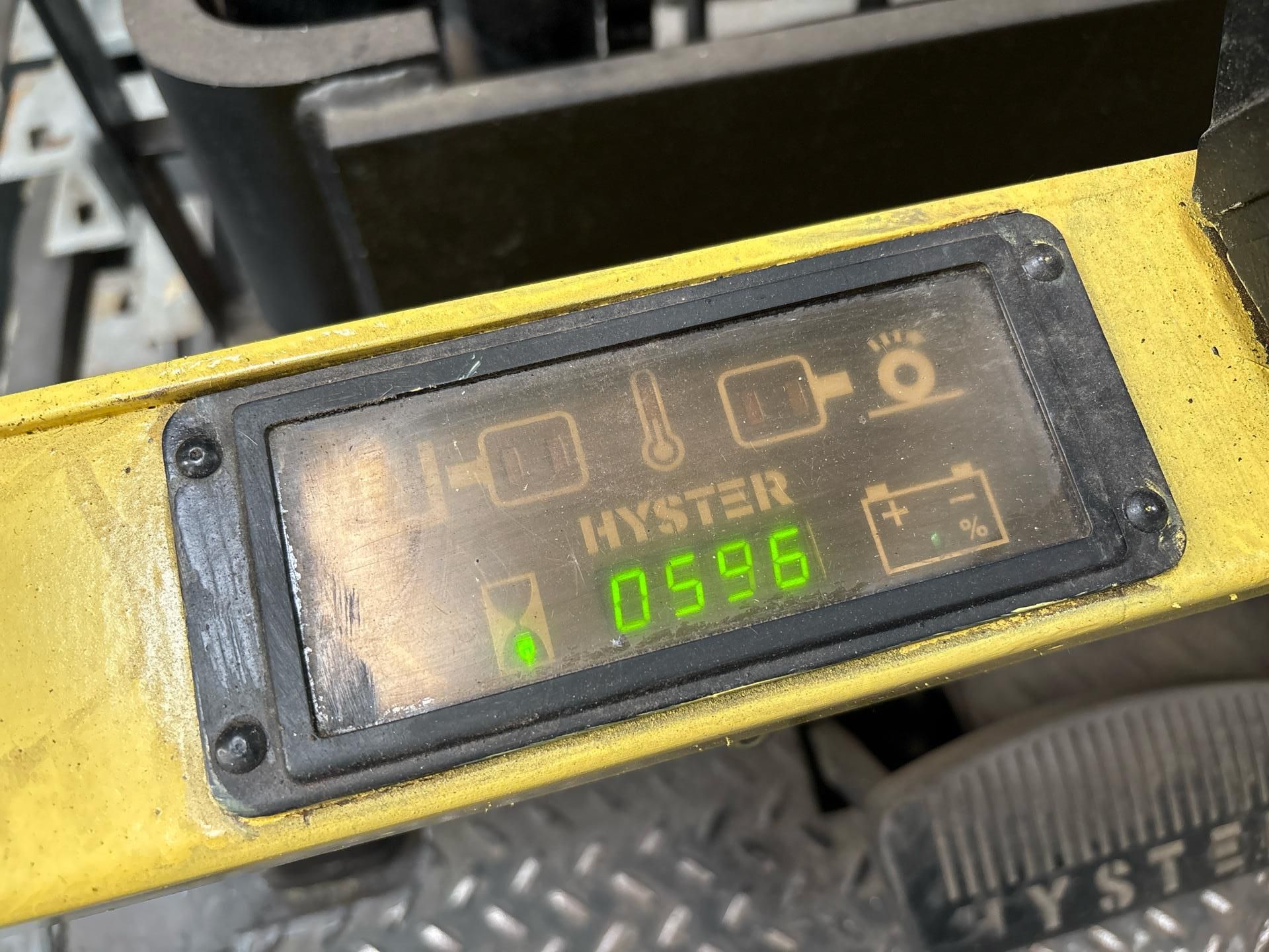 Hyster E4.00XL Forklift - Image 8 of 17