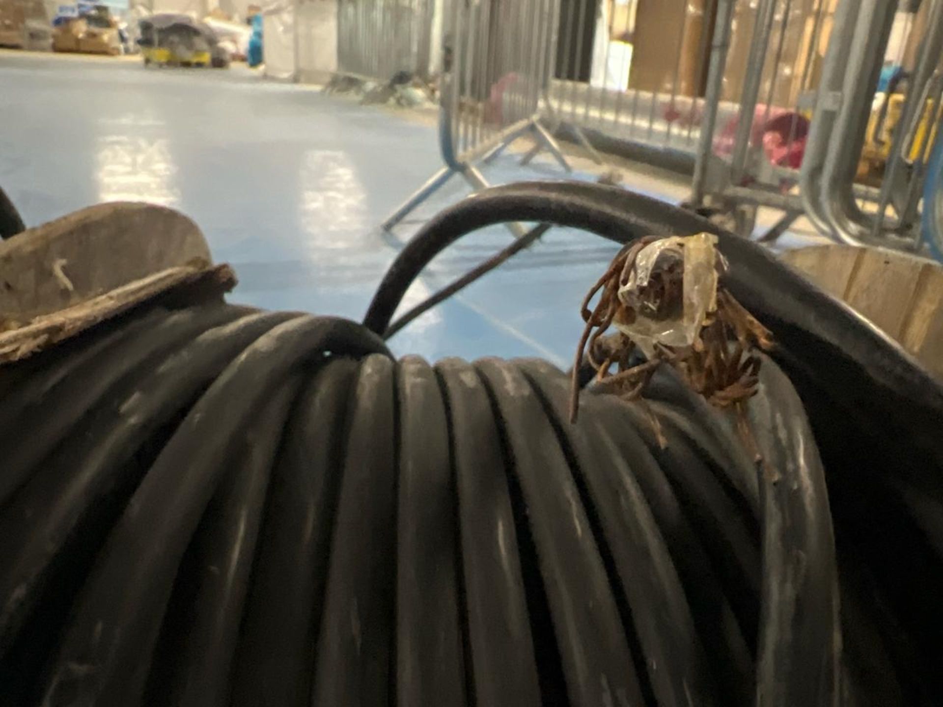 Roll Of Cables x6 - Image 14 of 14