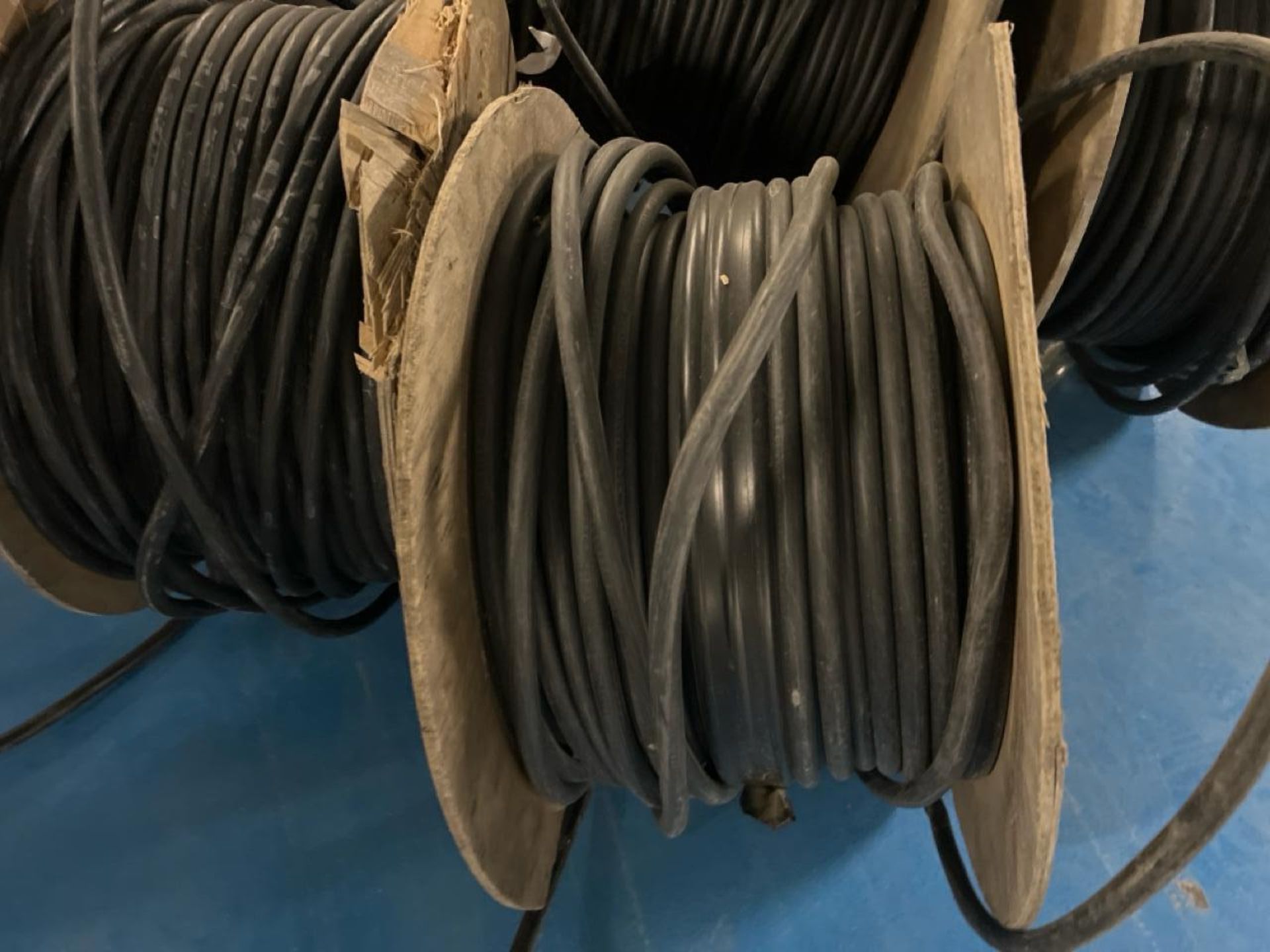 Roll Of Cables x6 - Image 11 of 14