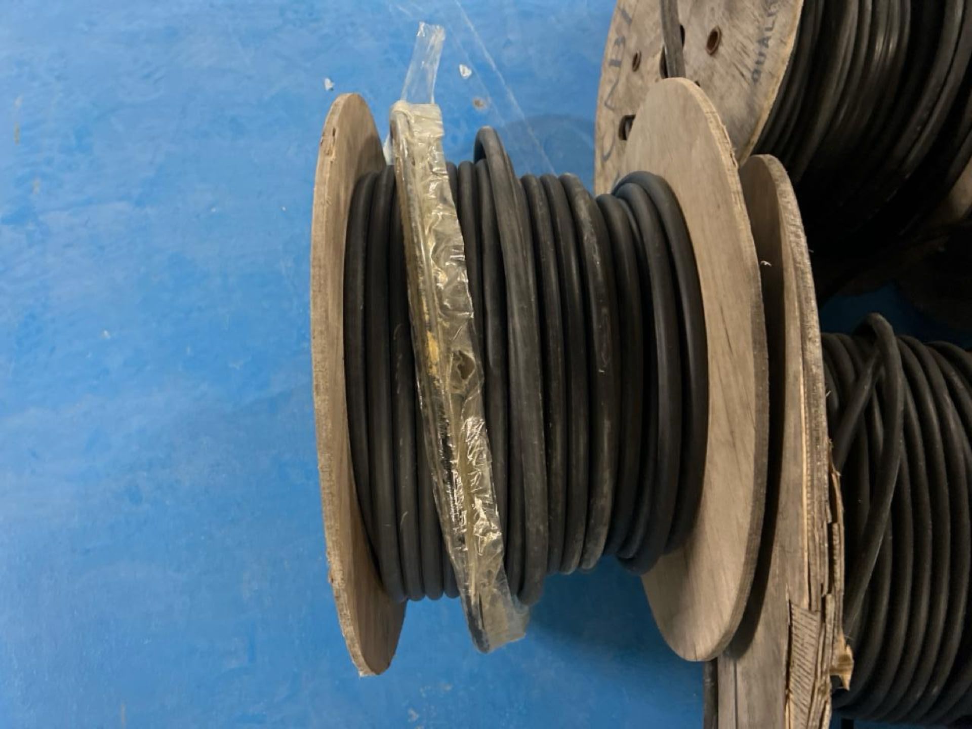 Roll Of Cables x6 - Image 9 of 14