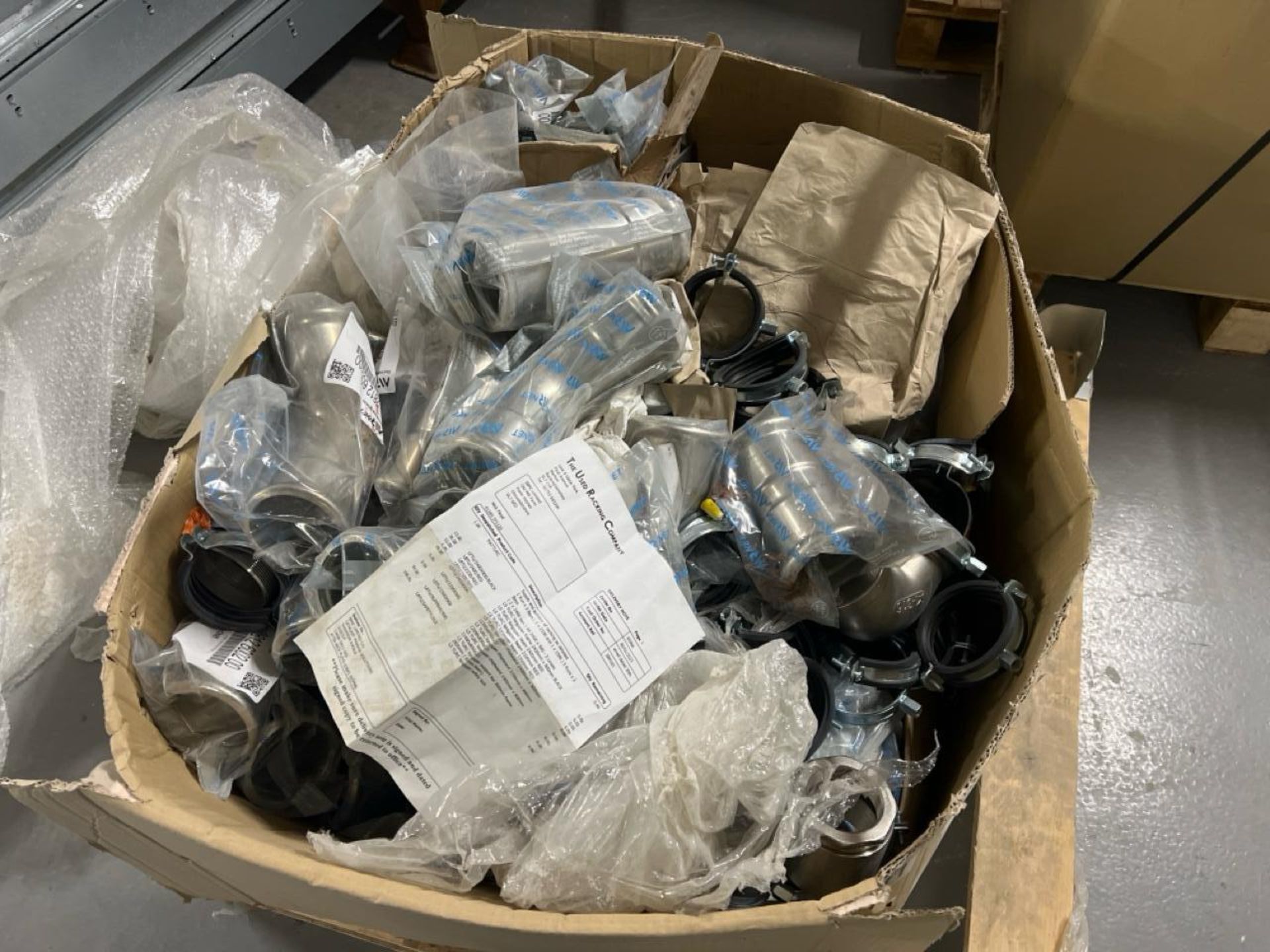 Pallet Of Assorted Metal Pipe Joinings And Fittings - Image 9 of 9