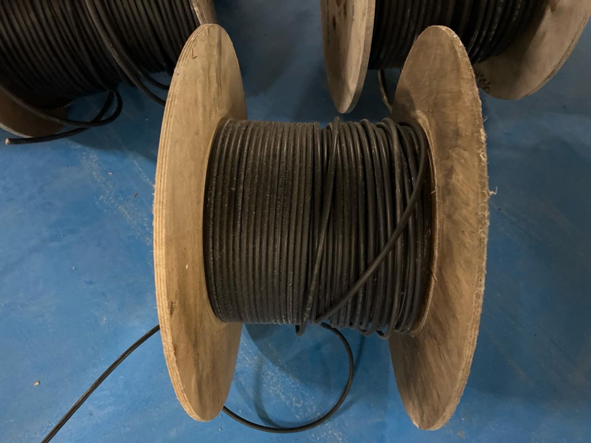 Roll Of Cables x6 - Image 3 of 14