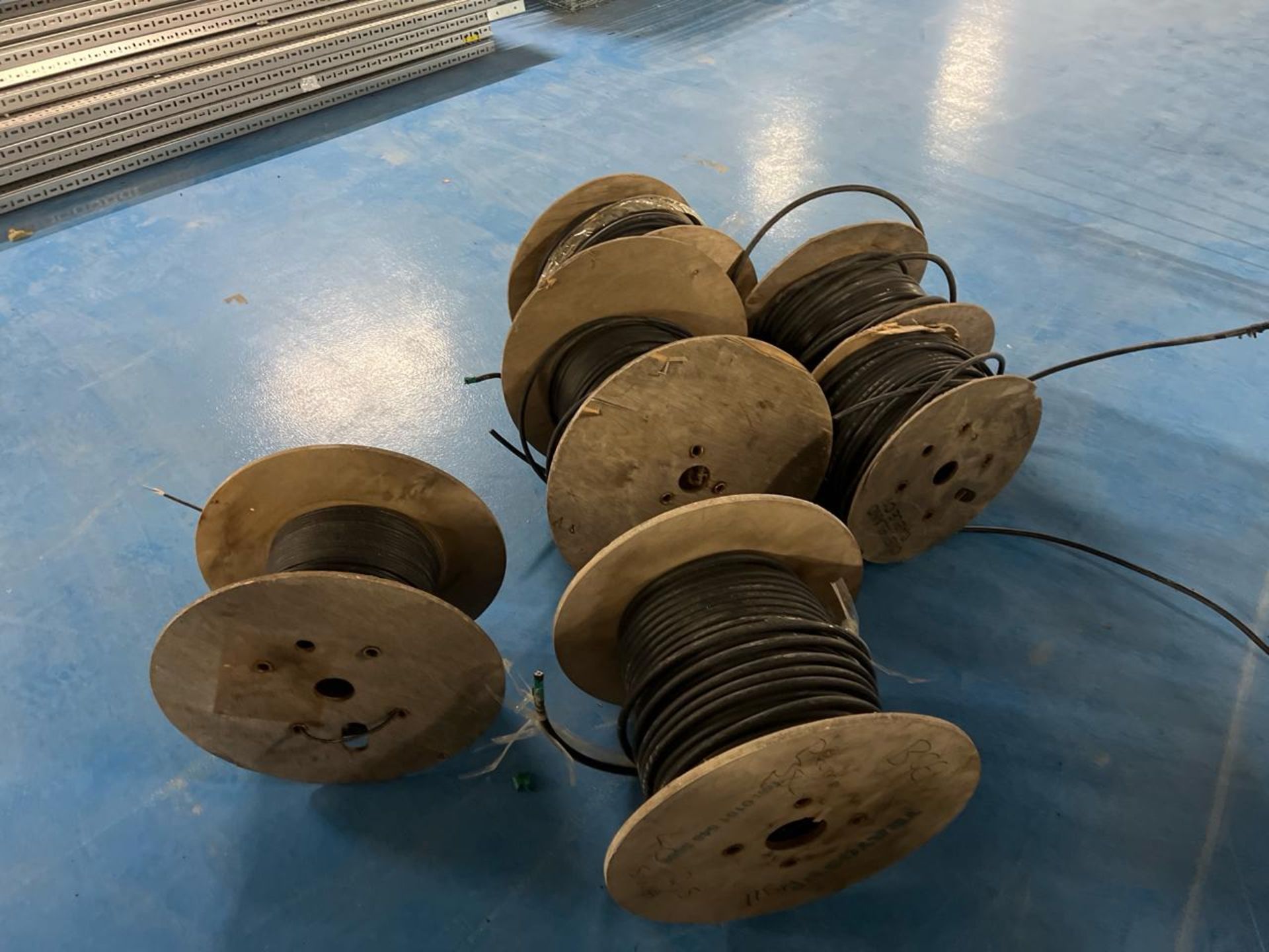 Roll Of Cables x6 - Image 2 of 14