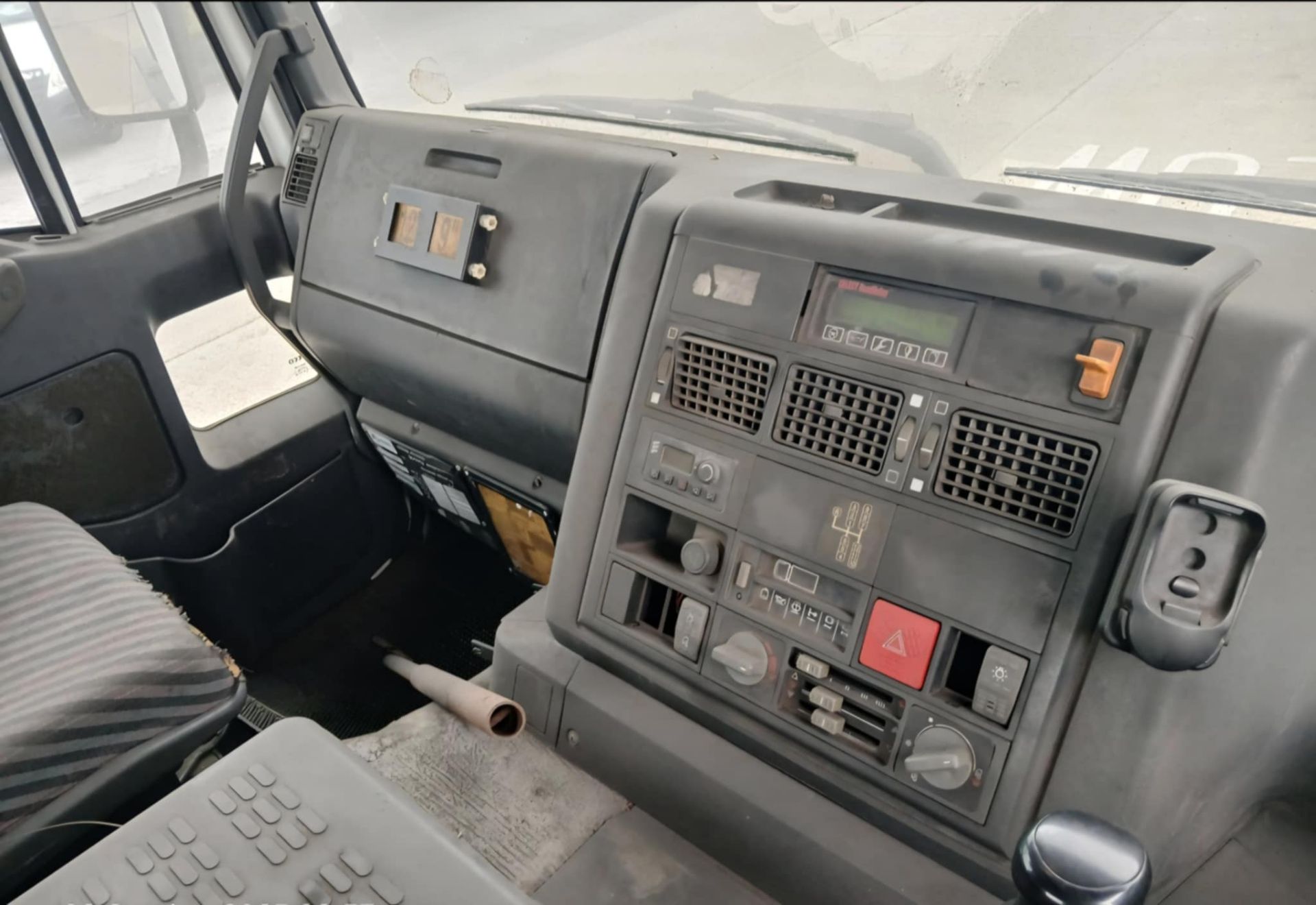 1997 Seddon Atkinson Tractor Unit Sleeper Cab, Reserve reduced 907,589 KM's VRN: P82XTL date of - Image 7 of 21