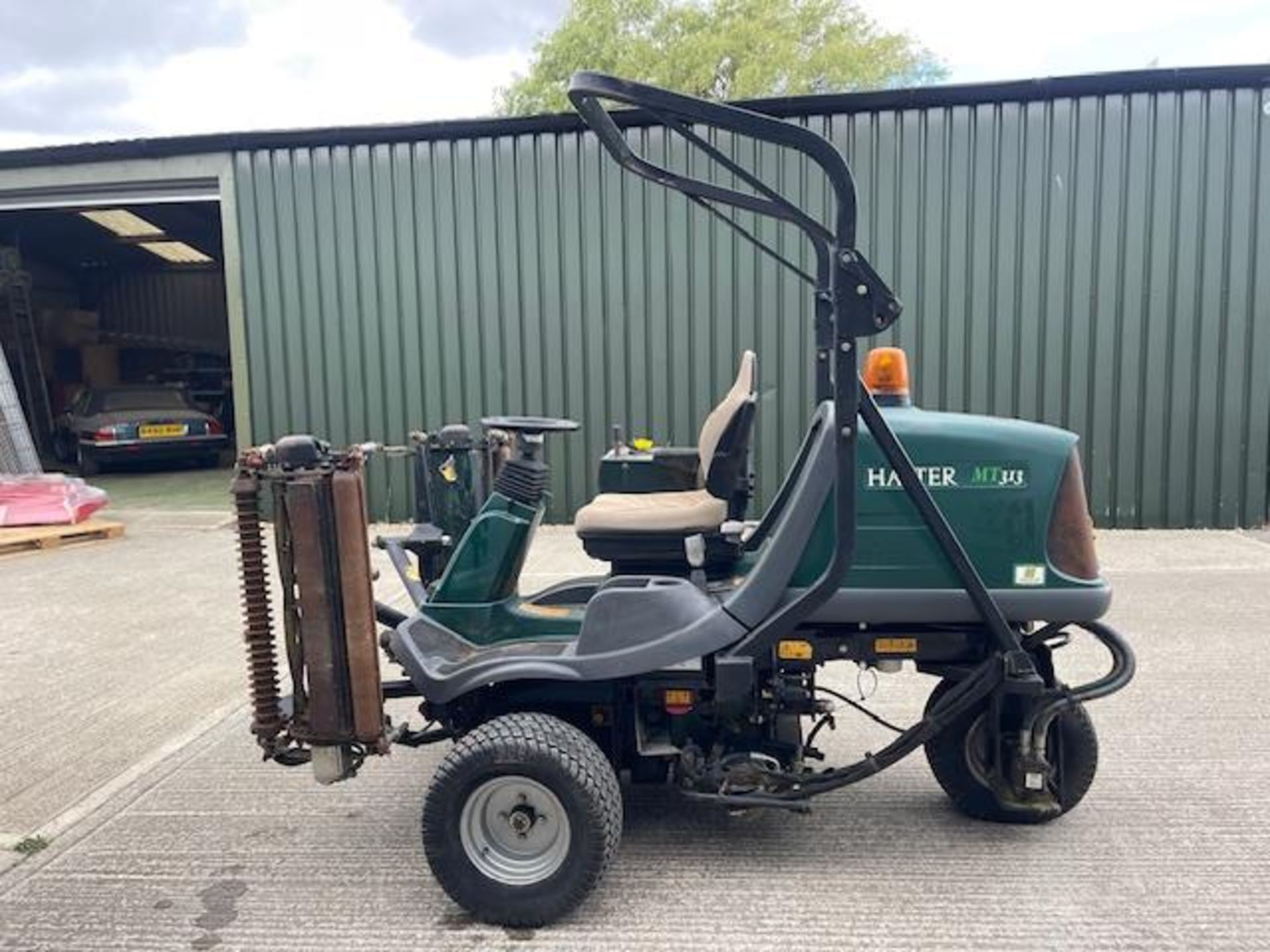 2006, HAYTER MT313 TRIPLE MOWER ROLL BAR YEAR 2006 20HP 3 CYLINDER KUBOTA DIESEL ENGINE ROAD - Image 7 of 8