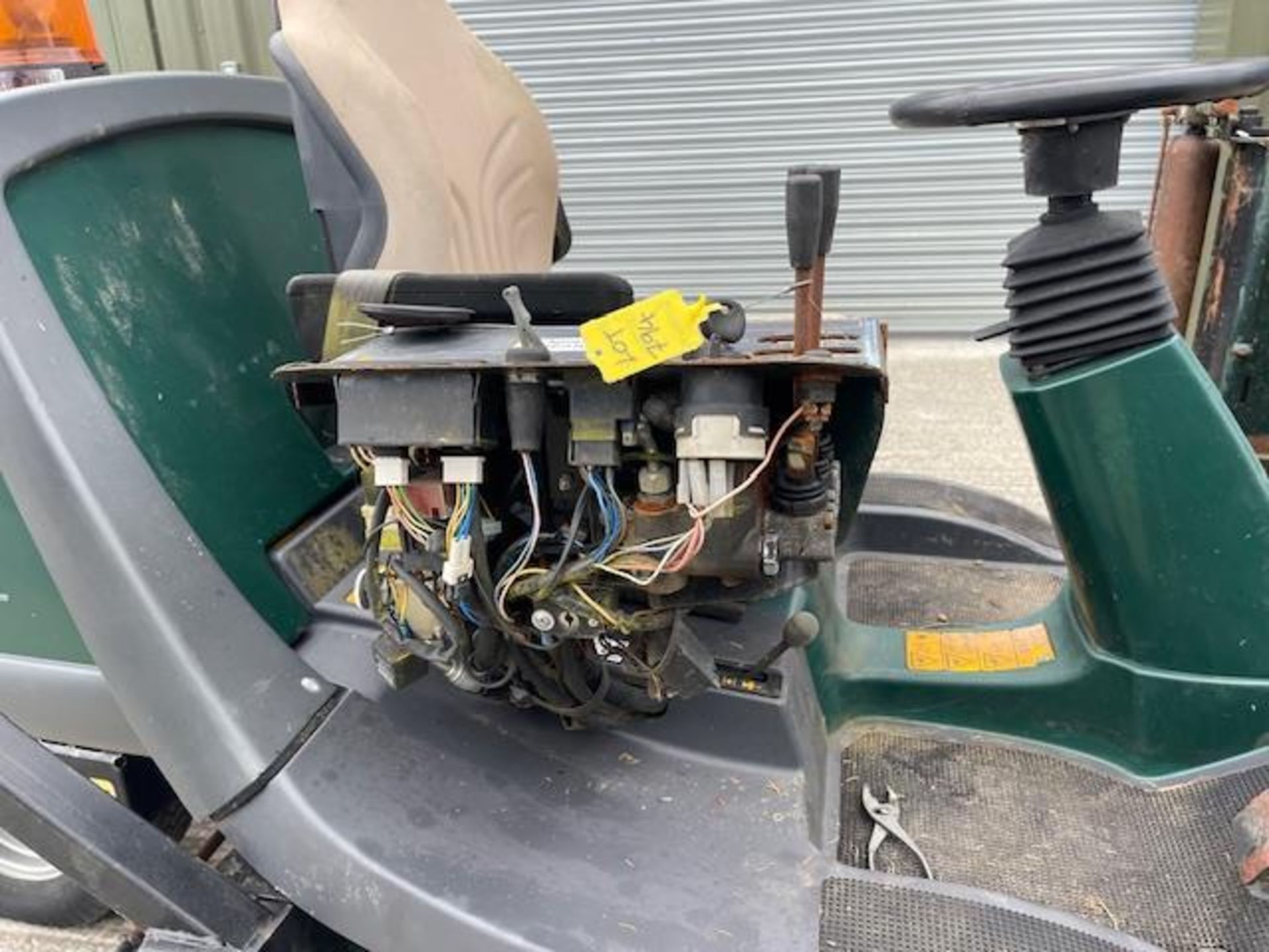 2006, HAYTER MT313 TRIPLE MOWER ROLL BAR YEAR 2006 20HP 3 CYLINDER KUBOTA DIESEL ENGINE ROAD - Image 2 of 8