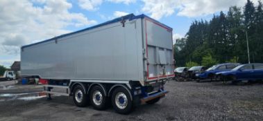 67 Cubic Yard Tri Axle Tipping Trailer Haldex Brakes New Pads All Round Model Year - 2016 New