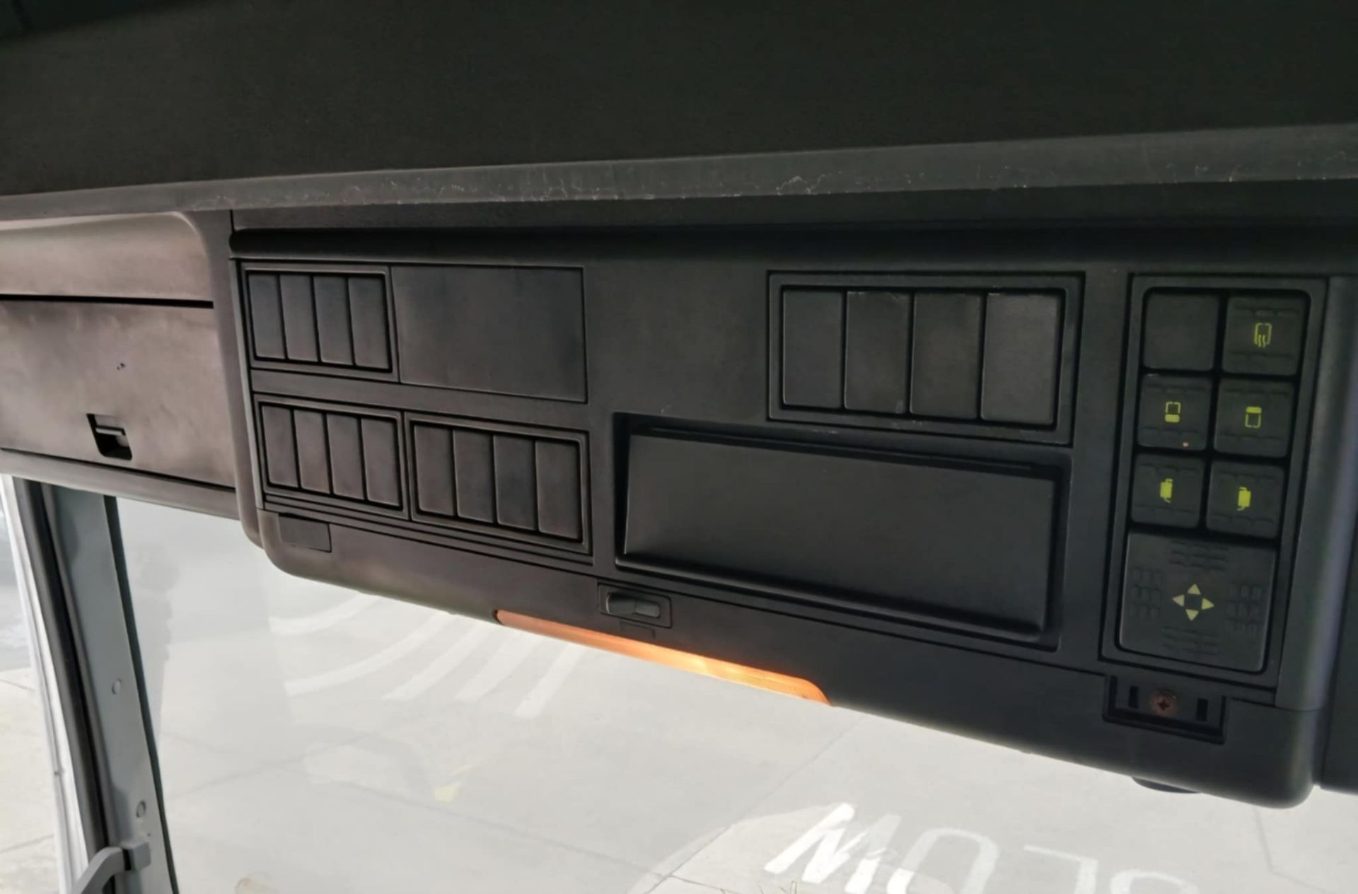 1997 Seddon Atkinson Tractor Unit Sleeper Cab, Reserve reduced 907,589 KM's VRN: P82XTL date of - Image 8 of 21