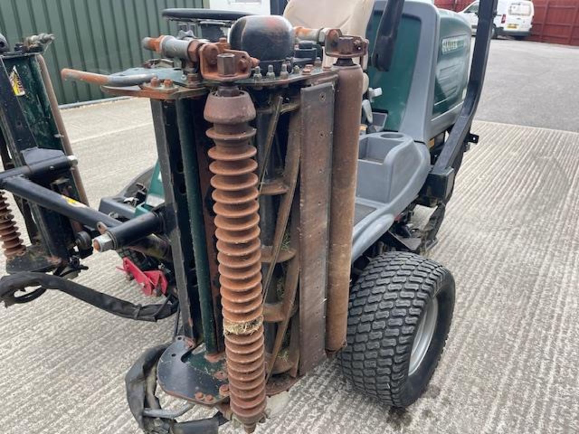 2006, HAYTER MT313 TRIPLE MOWER ROLL BAR YEAR 2006 20HP 3 CYLINDER KUBOTA DIESEL ENGINE ROAD - Image 4 of 8