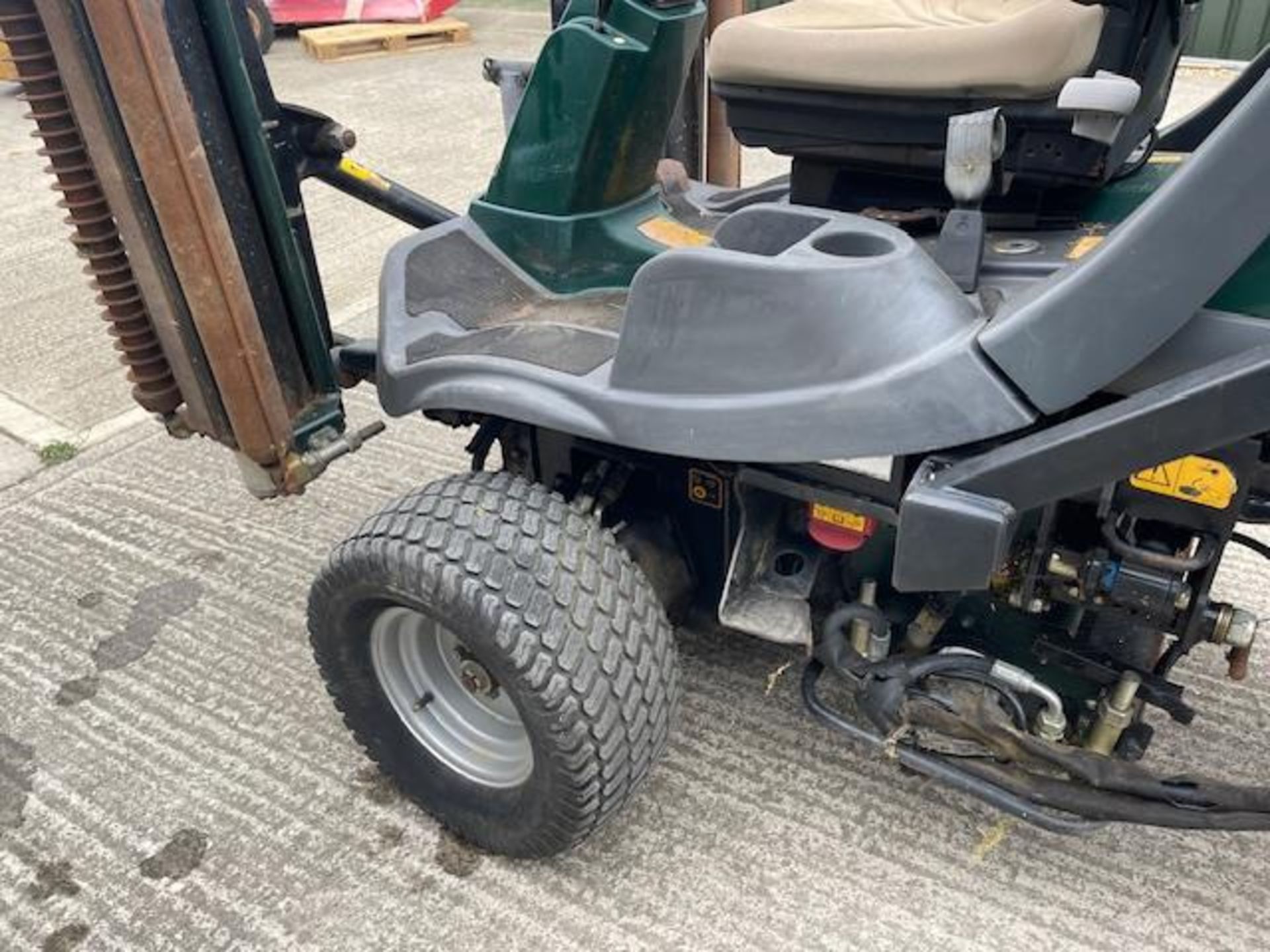 2006, HAYTER MT313 TRIPLE MOWER ROLL BAR YEAR 2006 20HP 3 CYLINDER KUBOTA DIESEL ENGINE ROAD - Image 8 of 8