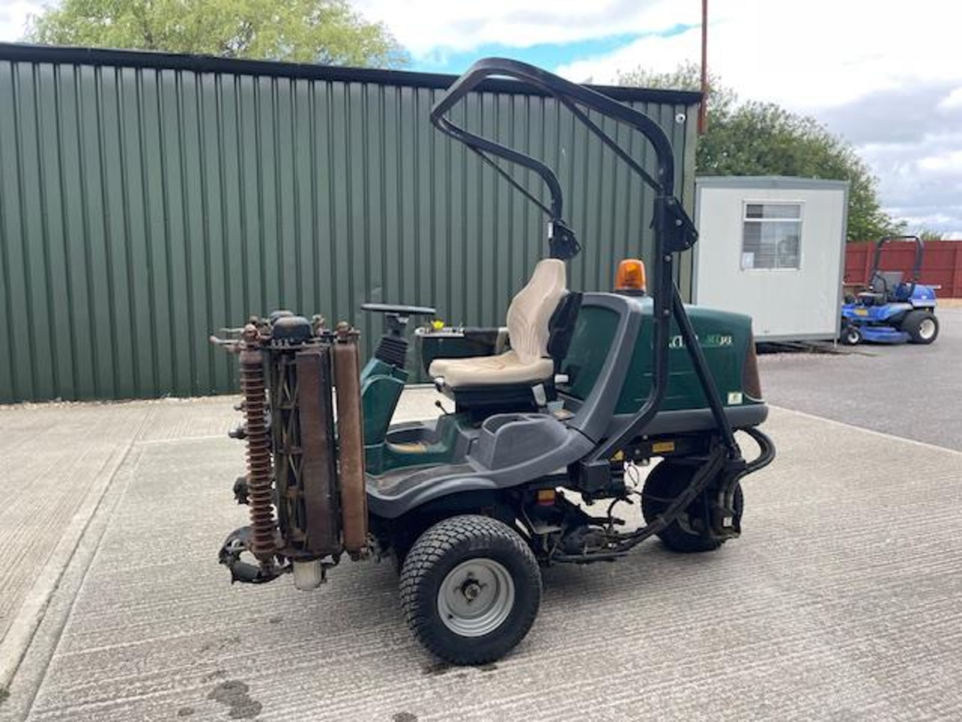 2006, HAYTER MT313 TRIPLE MOWER ROLL BAR YEAR 2006 20HP 3 CYLINDER KUBOTA DIESEL ENGINE ROAD - Image 6 of 8