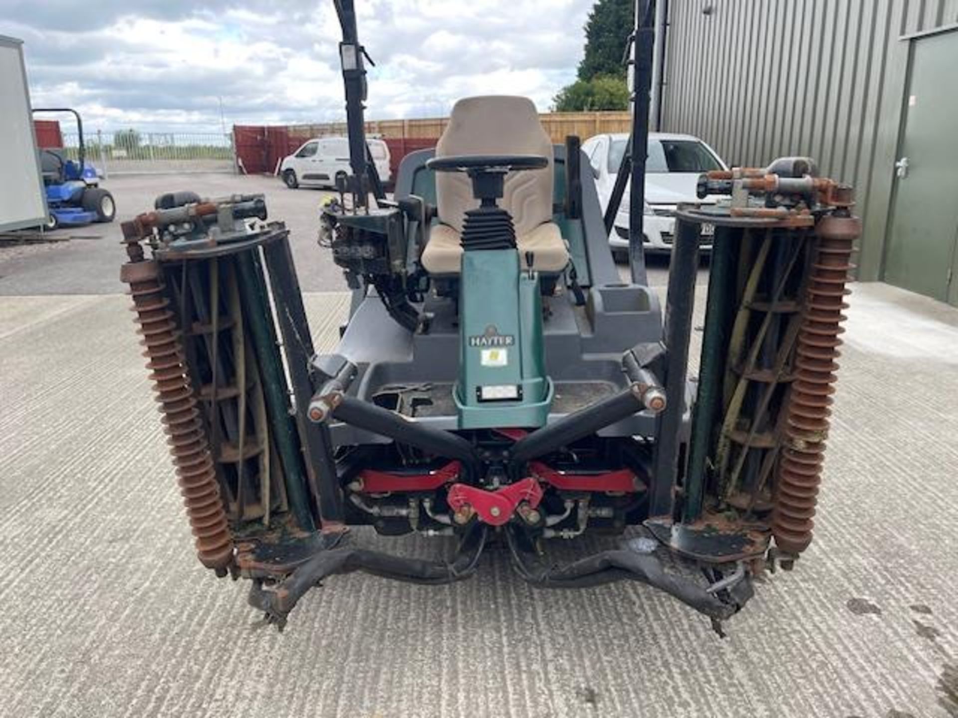 2006, HAYTER MT313 TRIPLE MOWER ROLL BAR YEAR 2006 20HP 3 CYLINDER KUBOTA DIESEL ENGINE ROAD - Image 3 of 8