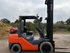 2014 Toyota 3.5 Tonne Gas Forklift, 4888 Hours, 6m Free Lift Mast, Side Shift model: 02-8FGJF35 t
