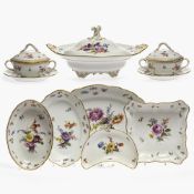 Speiseservice 56 teilig - Meissen Ende 19. Jhdt. Entwurf der Form Johann Joachim Kändler (1706-1775