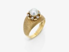 Ring mit Zuchtperle und Diamanten