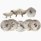 Konvolut Geschirre mit Blumenmalerei 23 Teile - Meissen 2. Hälfte/Ende 19. Jhdt. Teller und Blattsch