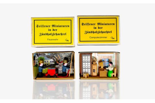 2 x Original " Seiffener Miniaturen in der Zündholzschachtel " Büro/Feuerwehrmänner bei der Arbeit - Bild 3 aus 6