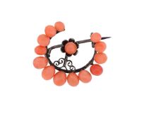 Antike Korallen Brosche, Silberfassung 800/-, Korallen im Verlauf, Korallen Durchmesser Ø 4,0 - 6x5