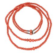 2- reihiges Korallen Collier, älter, Länge 48cm, Gewicht 27,7 Gramm, Korallen Durchmesser Ø 3,7 -