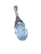 Art Deco Anhänger mit einem oval facettierten Farbstein, Silber 835/-, Länge 4,0 cm, Gewicht 5,4 Gr