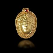 A GOLD PENDANT IN THE SHAPE OF THE HEAD OF MEDUSA, 2ND-3RD CENTURY AD