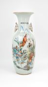 A Chinese Qianjiang and Famille rose decorated porcelain vase, figural decor of the three kingdoms