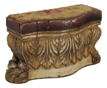 Uhrensockel aus geschnitztem Holz