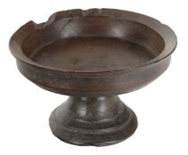 Runder toskanischer Obstständer aus Nussholz