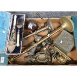 Box of metalware to include: pewter glass bottomed tankard, horse brasses on leather straps,