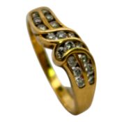 Ring 3,33g 750/- Gelbgold mit 18 Diamanten zus. ca. 0,50 ct., Ringgröße ca. 51