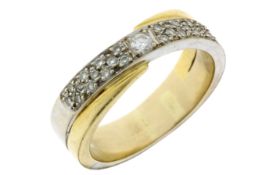 Ring 6,72g 750/- Gelbgold und Weißgold mit 25 Diamanten zus. ca. 0,30 ct., Ringgröße ca. 54
