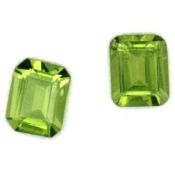 Peridot Paar 6.21 ct.. Laenge10.14 mm. Breite 7.94 mm. Hoehe 4.80 mm