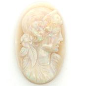 Opal Gemme Handgravur zu 21.04 ct.. Laenge 28.90 mm. Breite 17.59 mm. Hoehe 7.50 mm