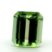 Peridot 7.24 ct.. Laenge 11.71 mm. Breite 9.97 mm. Hoehe 7.07 mm