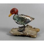 Edelstein-Ente auf Ammonitsockel