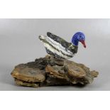 Edelstein-Ente auf Ammonitsockel