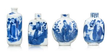 Ensemble de 4 flacons à priser en porcelaine, Chine, XIX-XXe s.: formes diverses, tous au décor en b