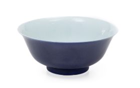 Bol en porcelaine à glaçure monochrome bleu foncé, Chine, dynastie Qing, marque Qianlong sous la bas