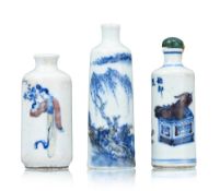 Ensemble de 3 flacons à priser en porcelaine, Chine, XIX-XXe s.: tous au décor rouge et bleu de pers
