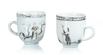 Paire de tasses en porcelaine, Chine, pour l'export, dynastie Qing, décor de personnages dans un pay