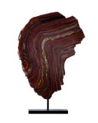 Plaque de fer rubané, Australie (\~2,5 milliards d'années), avec socle sur mesure, 29,5 x 23 cm Fe