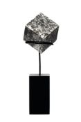 Météorite ferreuse silicatée Campo del cielo, avec socle sur mesure, 224 g., 3,5 x 3,5 x 3,5 cm Al