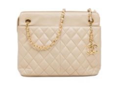 Chanel, sac Shopper Tote en cuir de veau beige matelassé, année 2009-2010, carte d'authenticité, hou