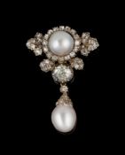 Broche XIXe s., or et argent ornée de 2 perles naturelles d'eau de mer grises selon le rapport GGTL